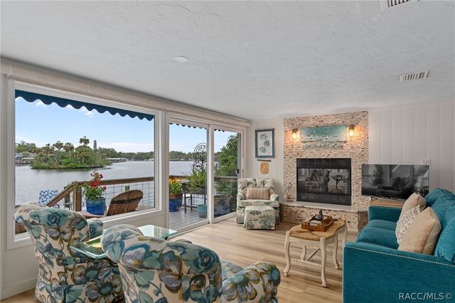 5475 S Island Drive, Homosassa, FL 34448
