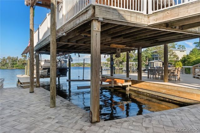 5475 S Island Drive, Homosassa, FL 34448