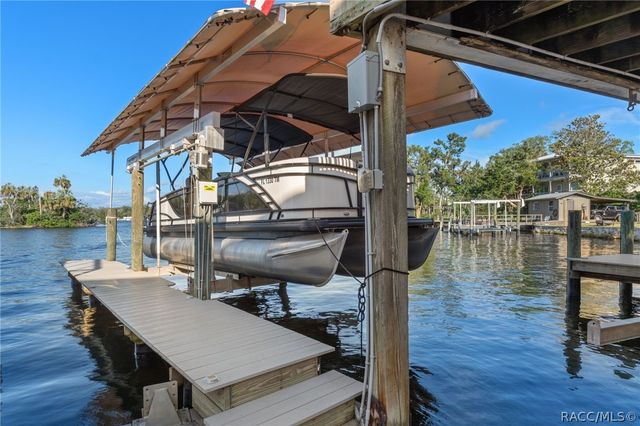 5475 S Island Drive, Homosassa, FL 34448