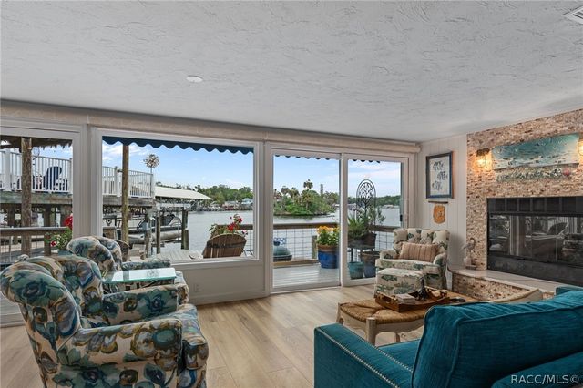 5475 S Island Drive, Homosassa, FL 34448