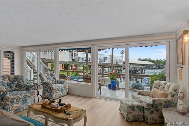 5475 S Island Drive, Homosassa, FL 34448