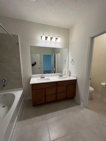 678 Imperial Loop, Alvin, TX 77511