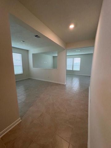 678 Imperial Loop, Alvin, TX 77511