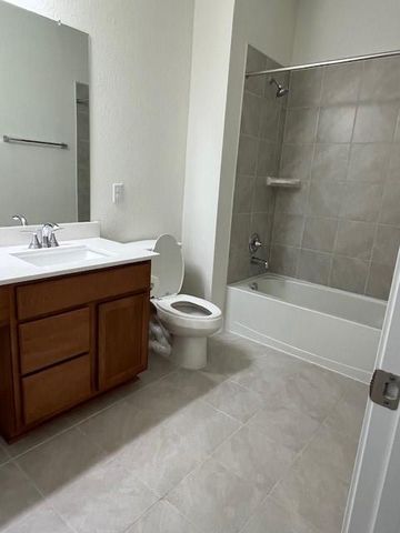 678 Imperial Loop, Alvin, TX 77511