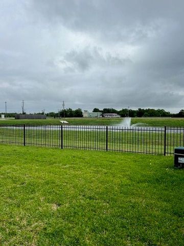 678 Imperial Loop, Alvin, TX 77511