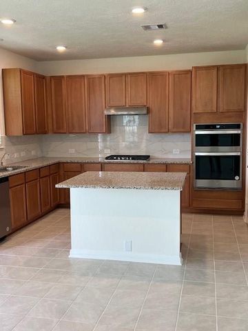678 Imperial Loop, Alvin, TX 77511
