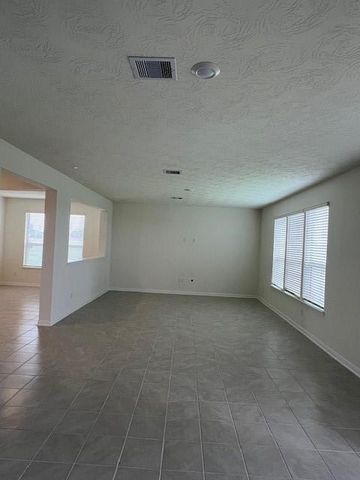 678 Imperial Loop, Alvin, TX 77511