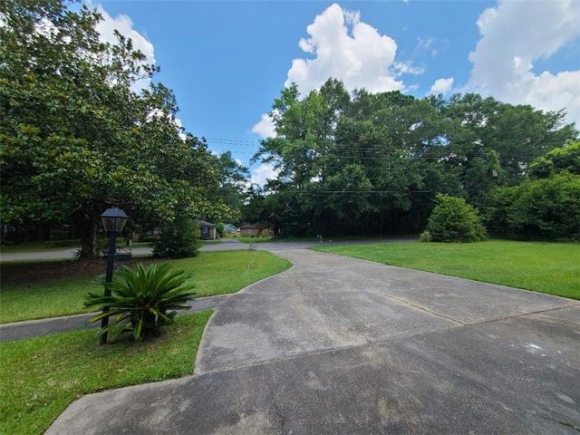 3311 Club House Road, Mobile, AL 36605