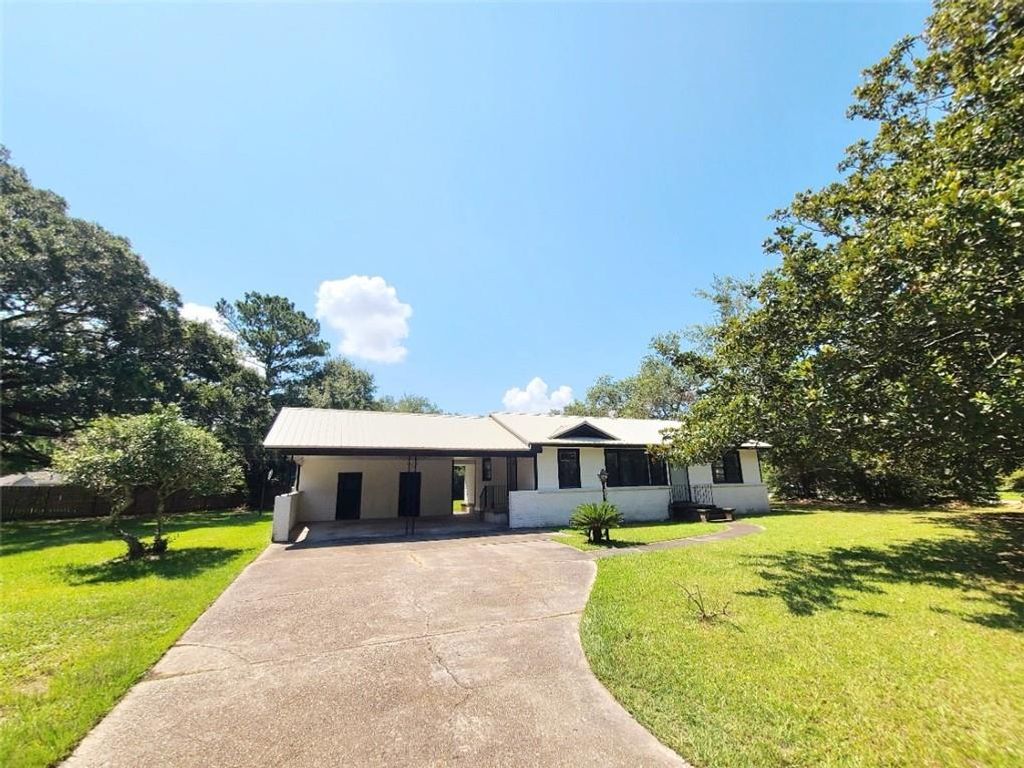 3311 Club House Road, Mobile, AL 36605