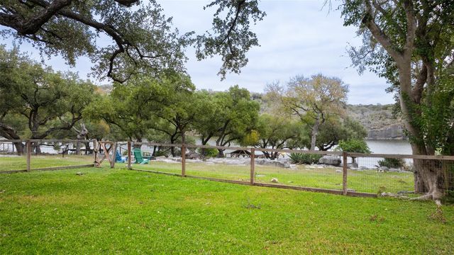 1204 Los Escondidos ST, Marble Falls, TX 78654