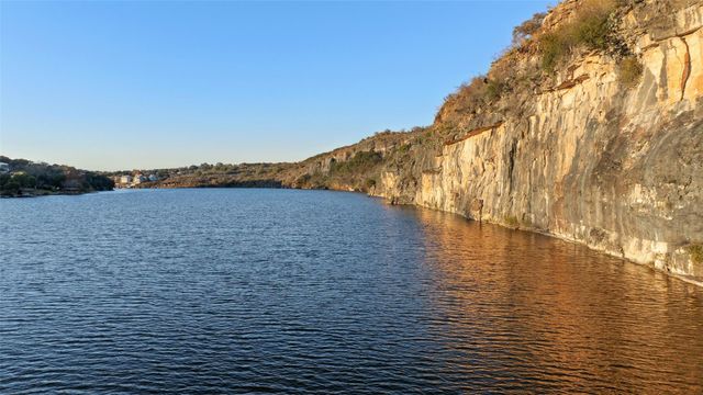1204 Los Escondidos ST, Marble Falls, TX 78654