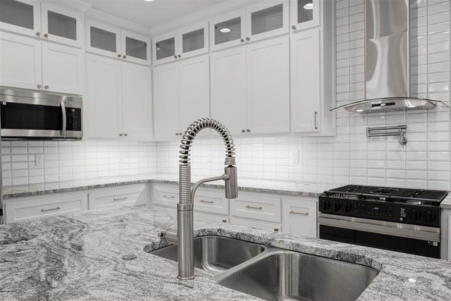 6917 NW Silver Creek Cir, Lawton, OK 73505