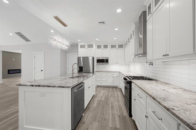 6917 NW Silver Creek Cir, Lawton, OK 73505