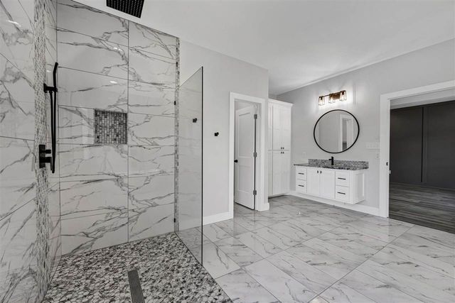 6917 NW Silver Creek Cir, Lawton, OK 73505