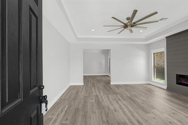 6917 NW Silver Creek Cir, Lawton, OK 73505