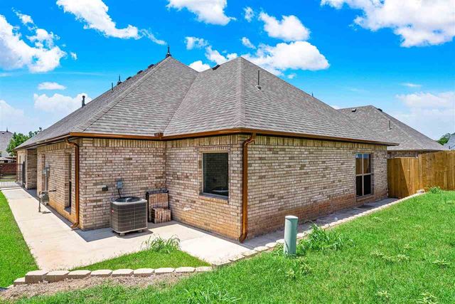 6917 NW Silver Creek Cir, Lawton, OK 73505