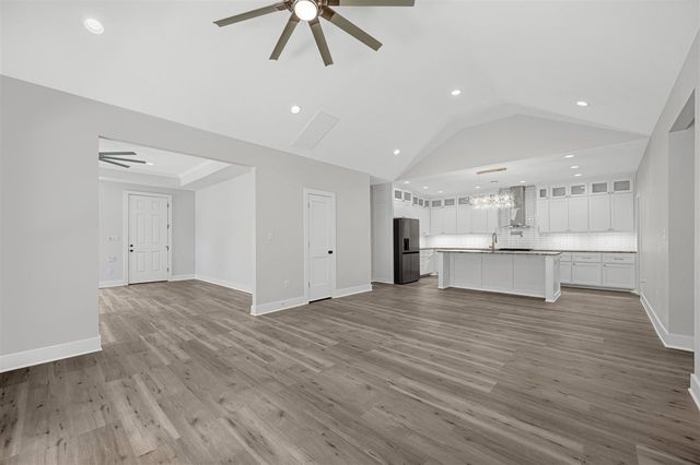 6917 NW Silver Creek Cir, Lawton, OK 73505