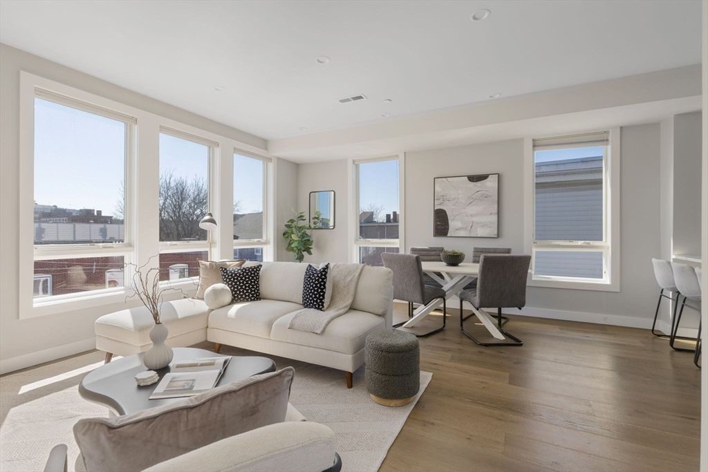 17 Chestnut 3, Boston, MA 02130