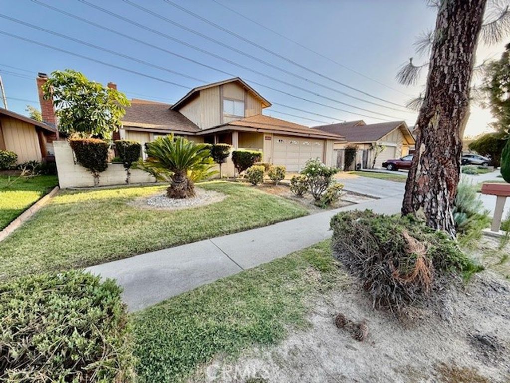 1822 W Moore, Santa Ana, CA 92704
