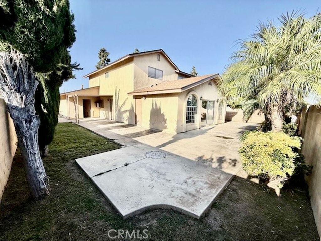 Image 10 of property listing at 1822 W Moore, Santa Ana, CA 92704