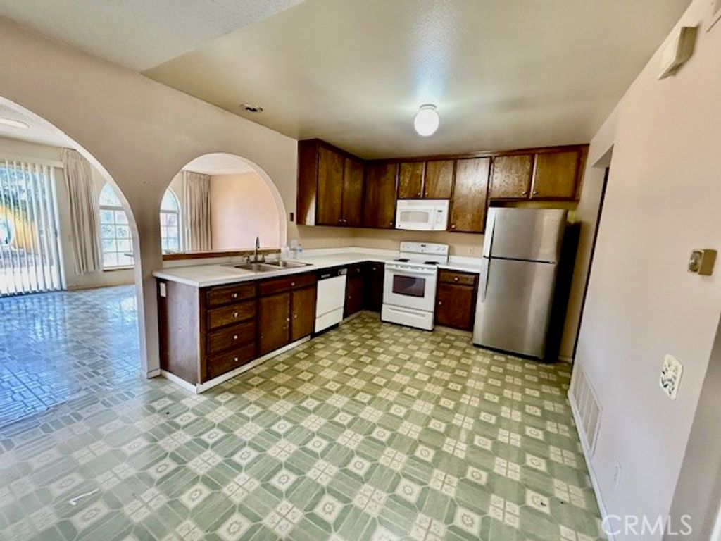 Image 5 of property listing at 1822 W Moore, Santa Ana, CA 92704