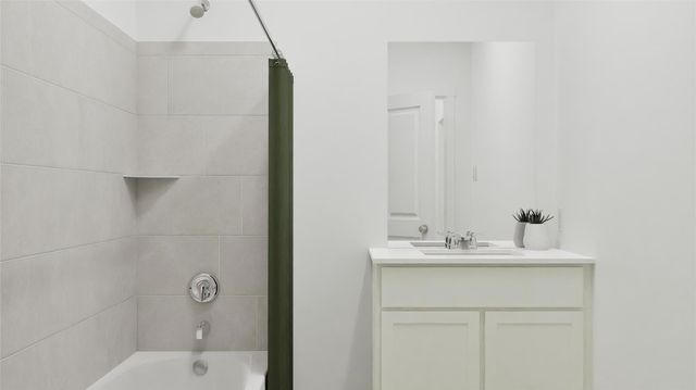 8310 Amber Summit Lane, Angleton, TX 77515