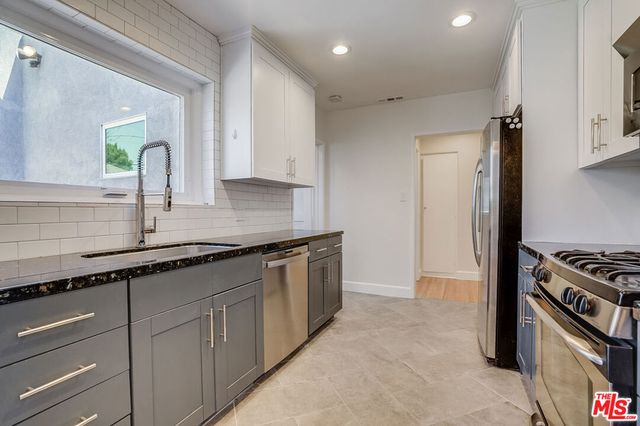11819 Pacific Avenue, Los Angeles, CA 90066