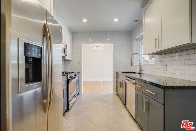 11819 Pacific Avenue, Los Angeles, CA 90066