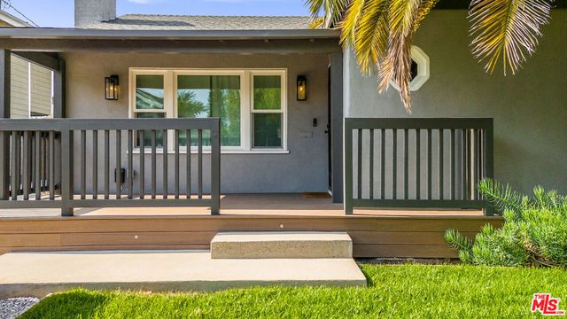 11819 Pacific Avenue, Los Angeles, CA 90066