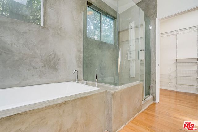 11819 Pacific Avenue, Los Angeles, CA 90066