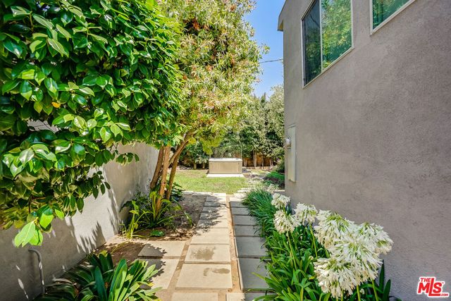 11819 Pacific Avenue, Los Angeles, CA 90066