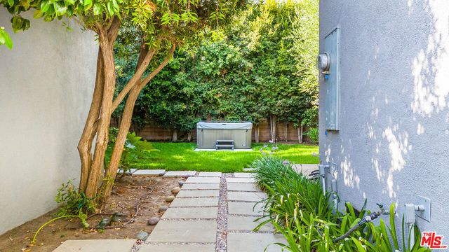 11819 Pacific Avenue, Los Angeles, CA 90066
