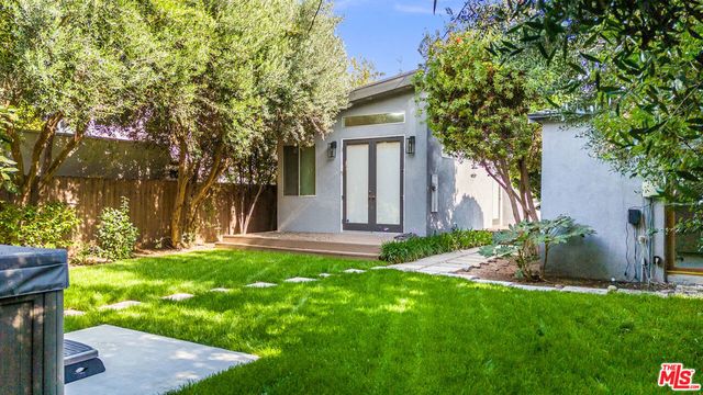 11819 Pacific Avenue, Los Angeles, CA 90066