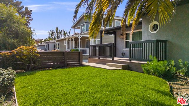 11819 Pacific Avenue, Los Angeles, CA 90066