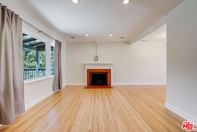 11819 Pacific Avenue, Los Angeles, CA 90066