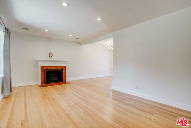 11819 Pacific Avenue, Los Angeles, CA 90066