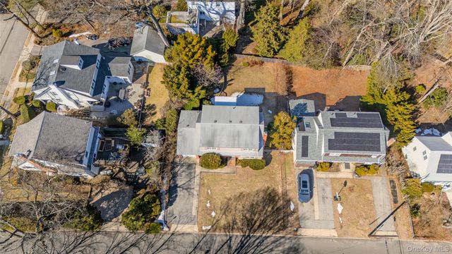 11 Delaware Avenue, Port Washington, NY 11050