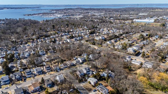 11 Delaware Avenue, Port Washington, NY 11050