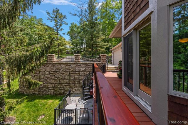 1739 Ridge Road, White Lake, MI 48383