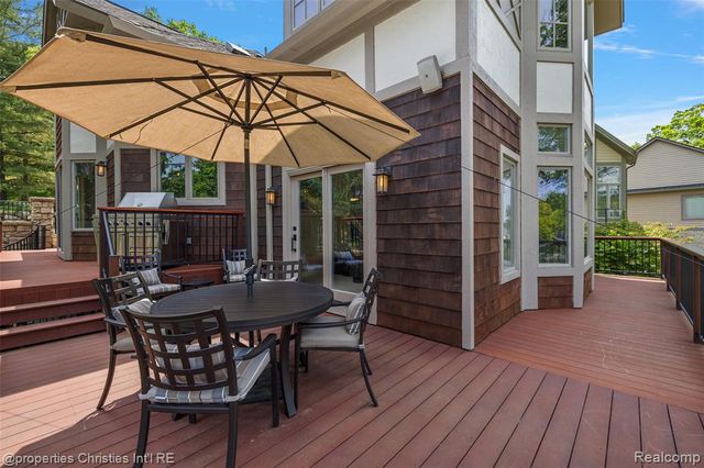 1739 Ridge Road, White Lake, MI 48383