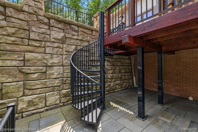 1739 Ridge Road, White Lake, MI 48383