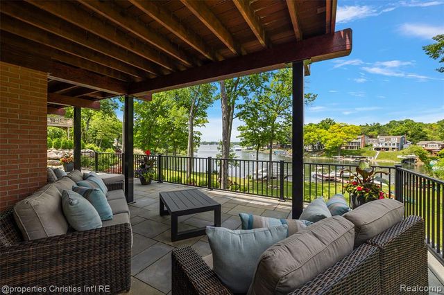 1739 Ridge Road, White Lake, MI 48383