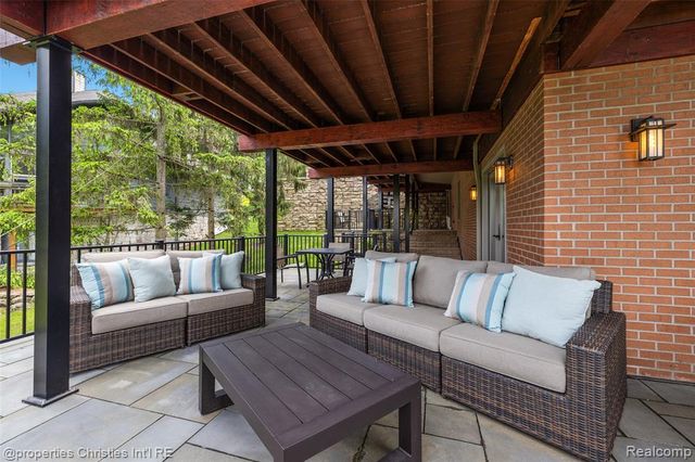 1739 Ridge Road, White Lake, MI 48383