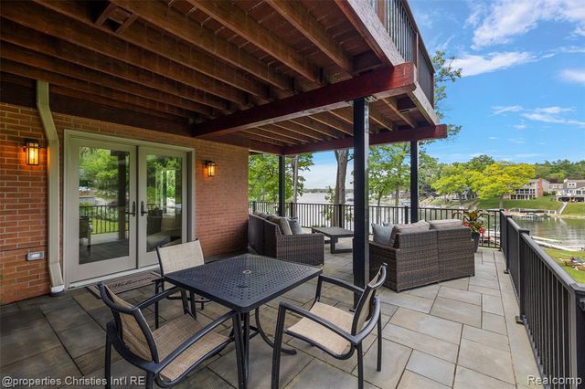 1739 Ridge Road, White Lake, MI 48383