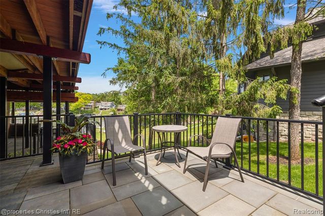 1739 Ridge Road, White Lake, MI 48383