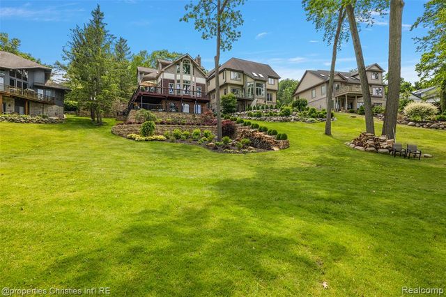 1739 Ridge Road, White Lake, MI 48383