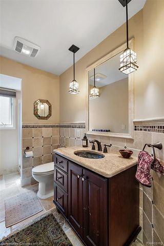 1739 Ridge Road, White Lake, MI 48383