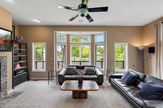 1739 Ridge Road, White Lake, MI 48383