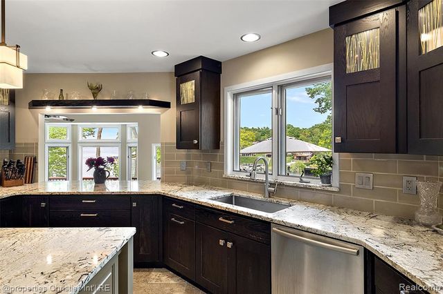 1739 Ridge Road, White Lake, MI 48383