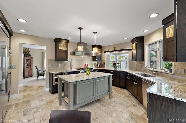 1739 Ridge Road, White Lake, MI 48383